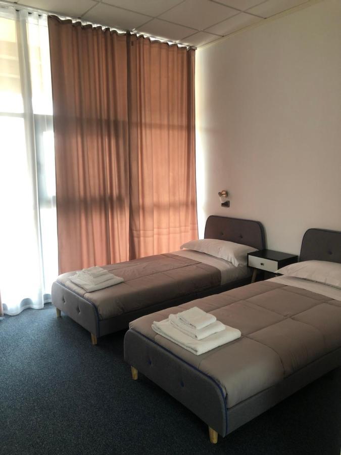 Hotel Domus Cerreto d'Esi Bagian luar foto