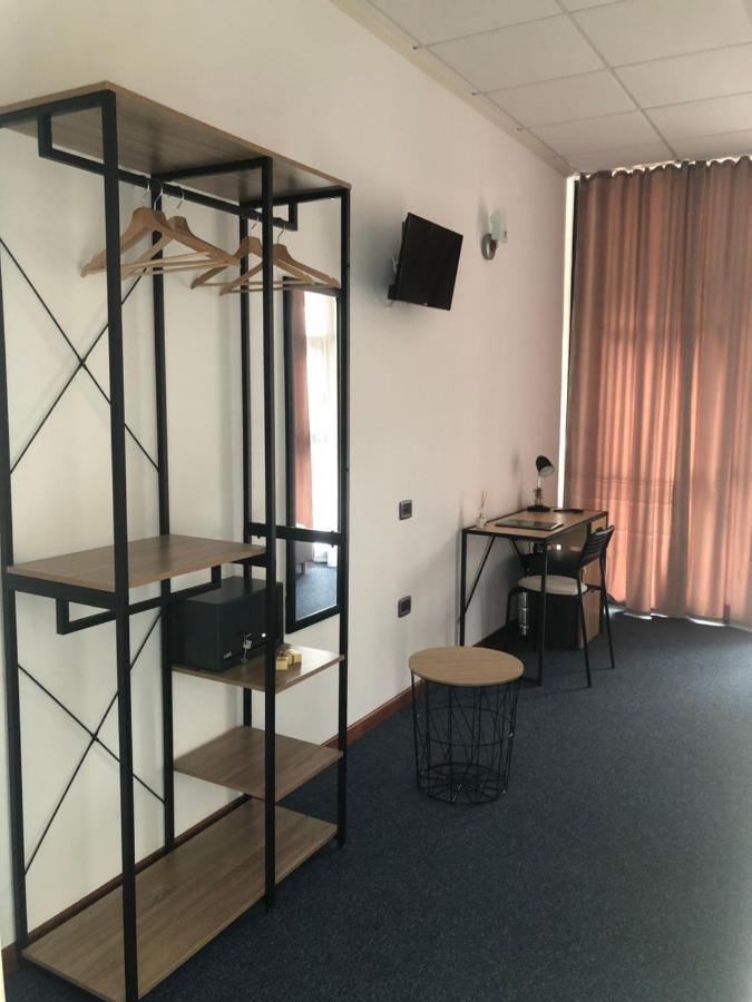Hotel Domus Cerreto d'Esi Bagian luar foto