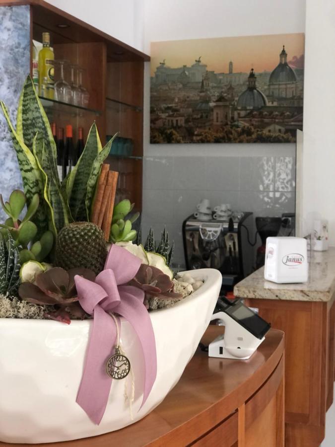 Hotel Domus Cerreto d'Esi Bagian luar foto