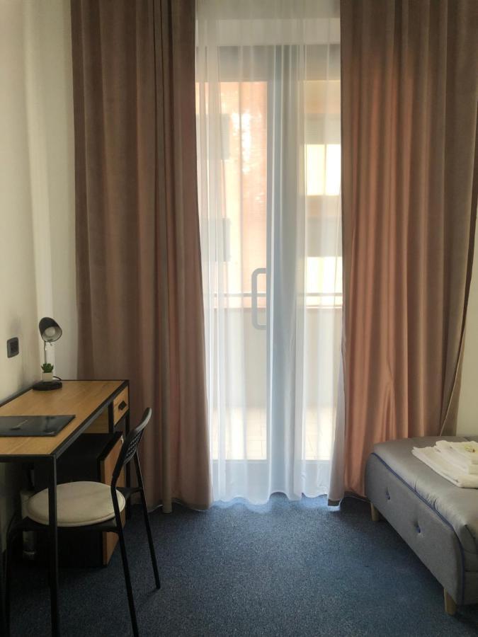 Hotel Domus Cerreto d'Esi Bagian luar foto