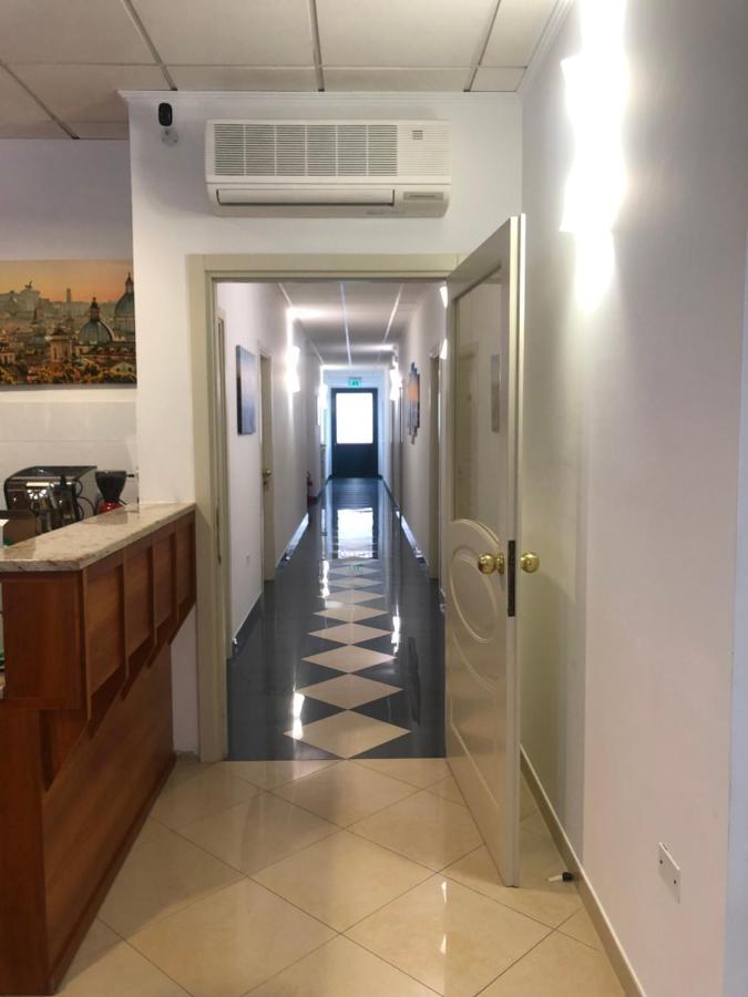 Hotel Domus Cerreto d'Esi Bagian luar foto