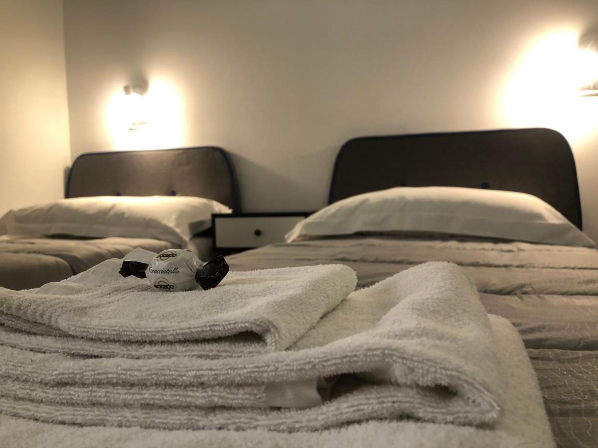 Hotel Domus Cerreto d'Esi Bagian luar foto