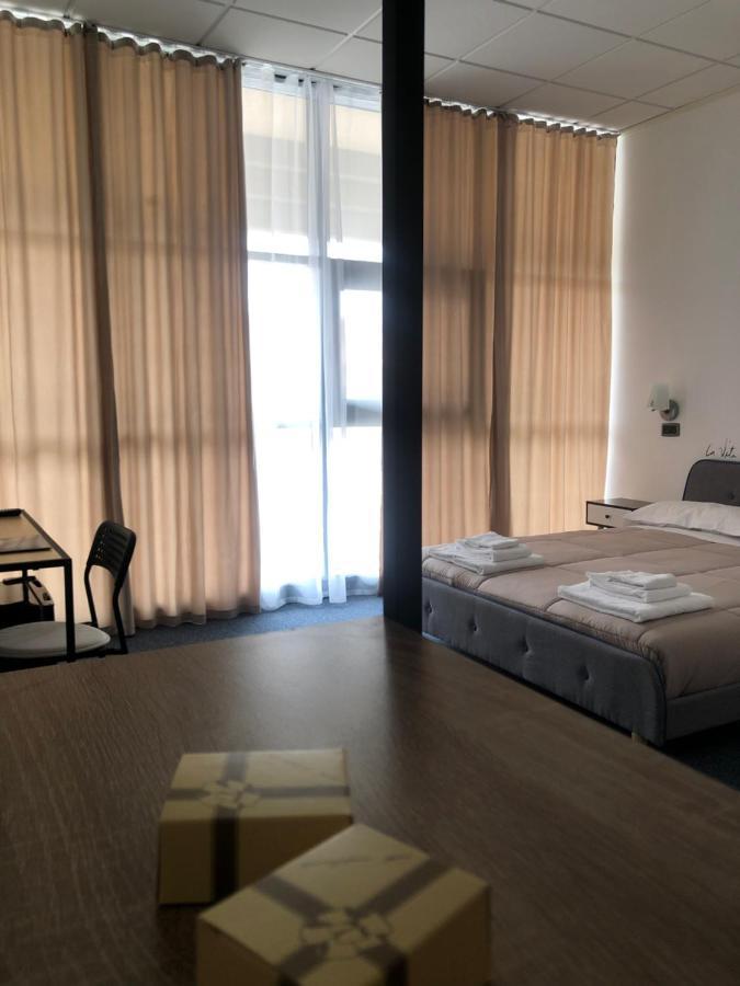Hotel Domus Cerreto d'Esi Bagian luar foto