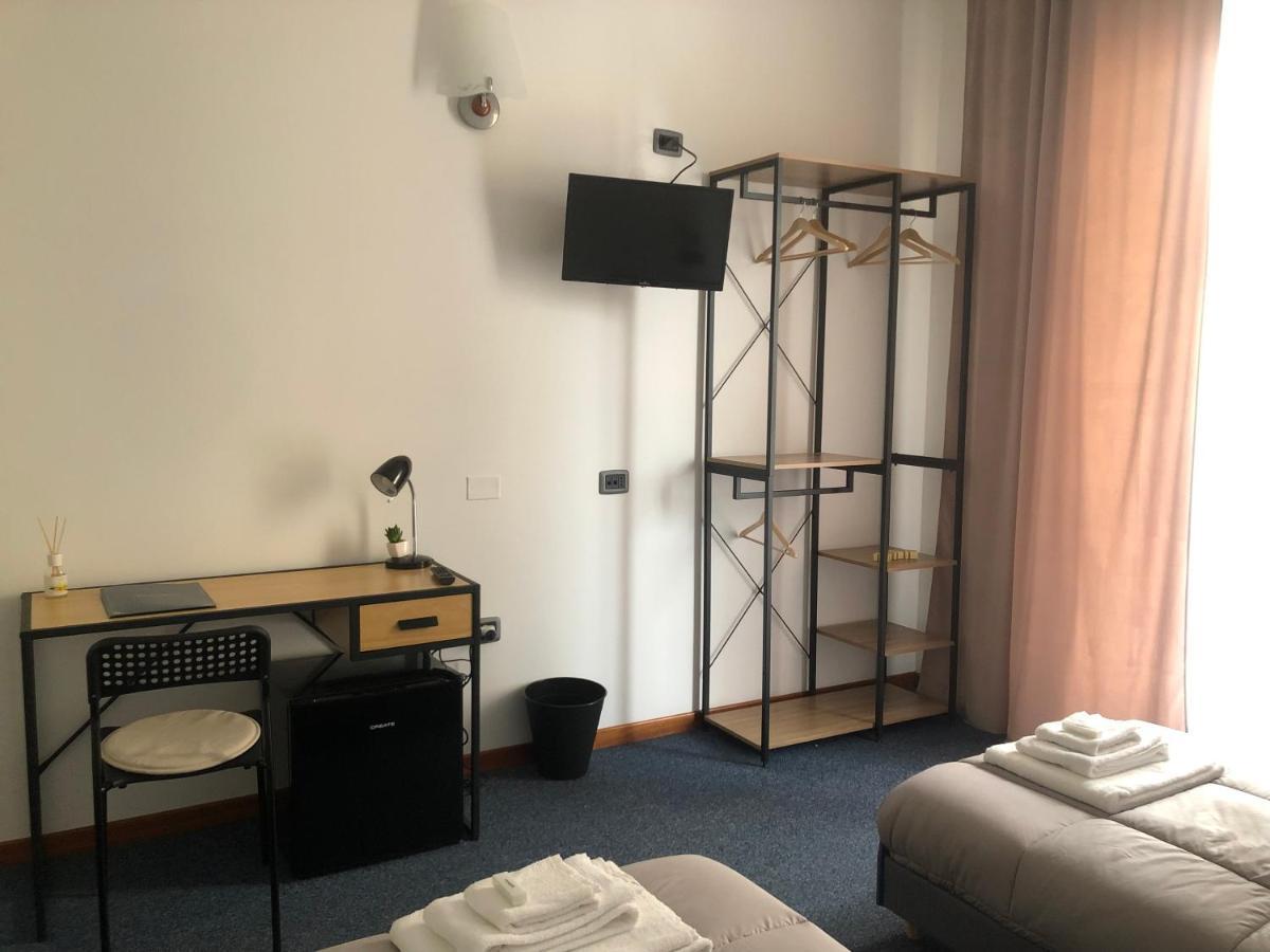 Hotel Domus Cerreto d'Esi Bagian luar foto
