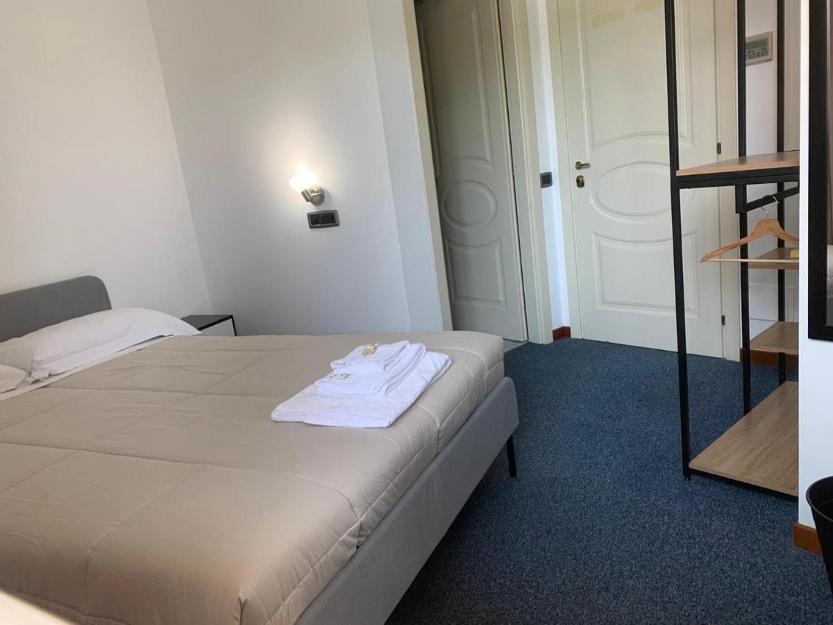 Hotel Domus Cerreto d'Esi Bagian luar foto