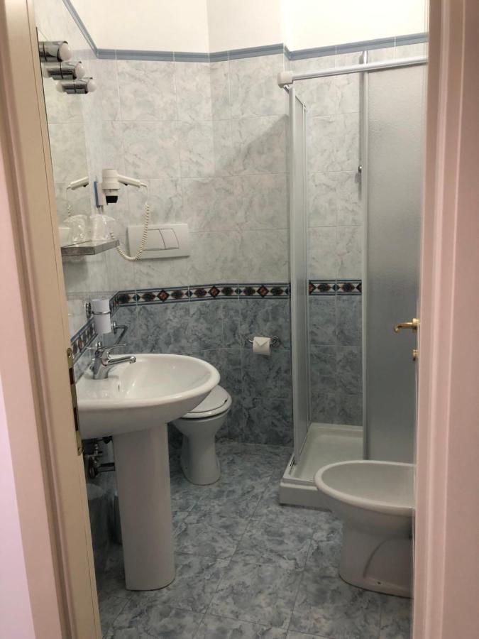 Hotel Domus Cerreto d'Esi Bagian luar foto