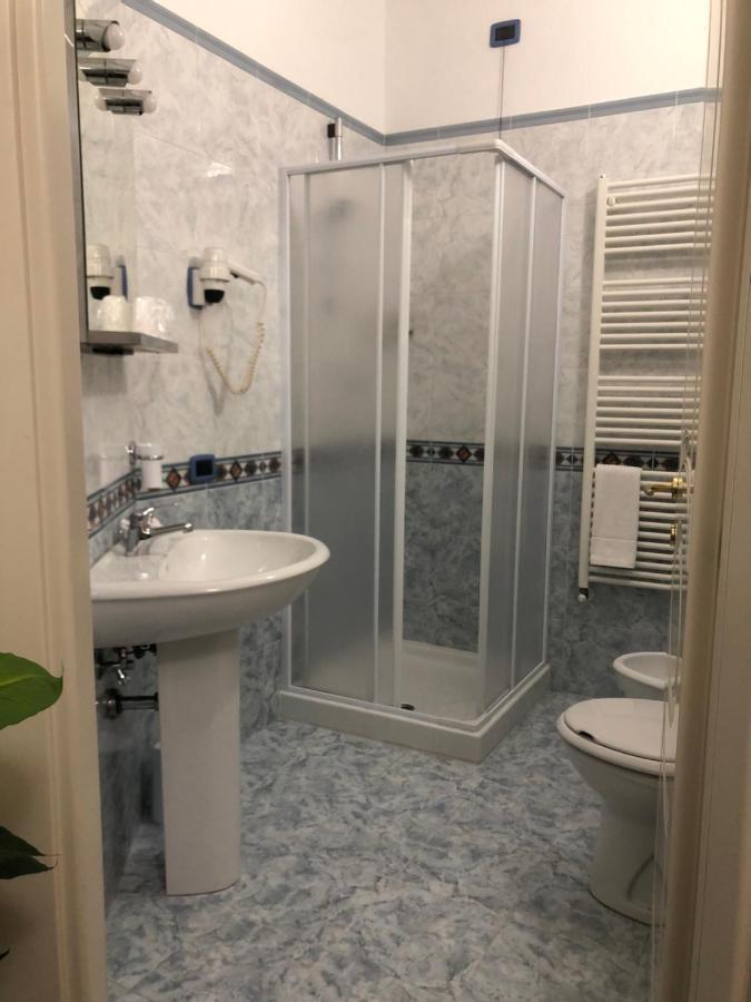 Hotel Domus Cerreto d'Esi Bagian luar foto