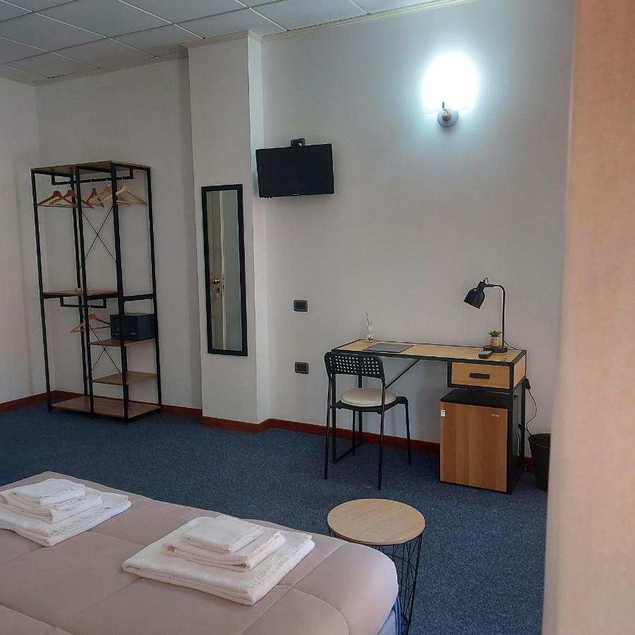 Hotel Domus Cerreto d'Esi Bagian luar foto