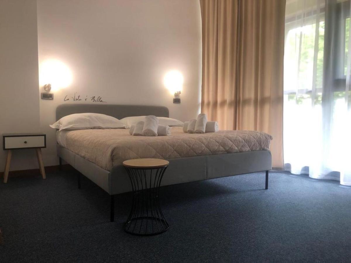 Hotel Domus Cerreto d'Esi Bagian luar foto